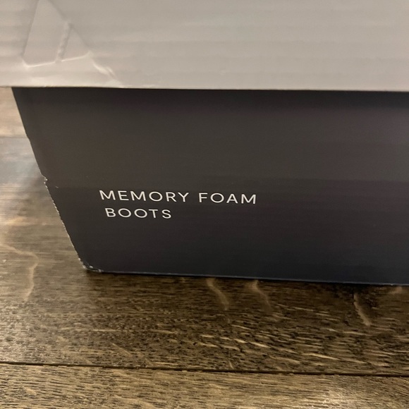 Liz Claiborne Harwin Boots Cream SZ 9M NEW - Picture 10 of 11